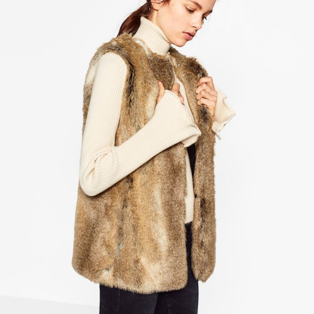 ZARA SHORT FAUX FUR WAISTCOAT vest medium